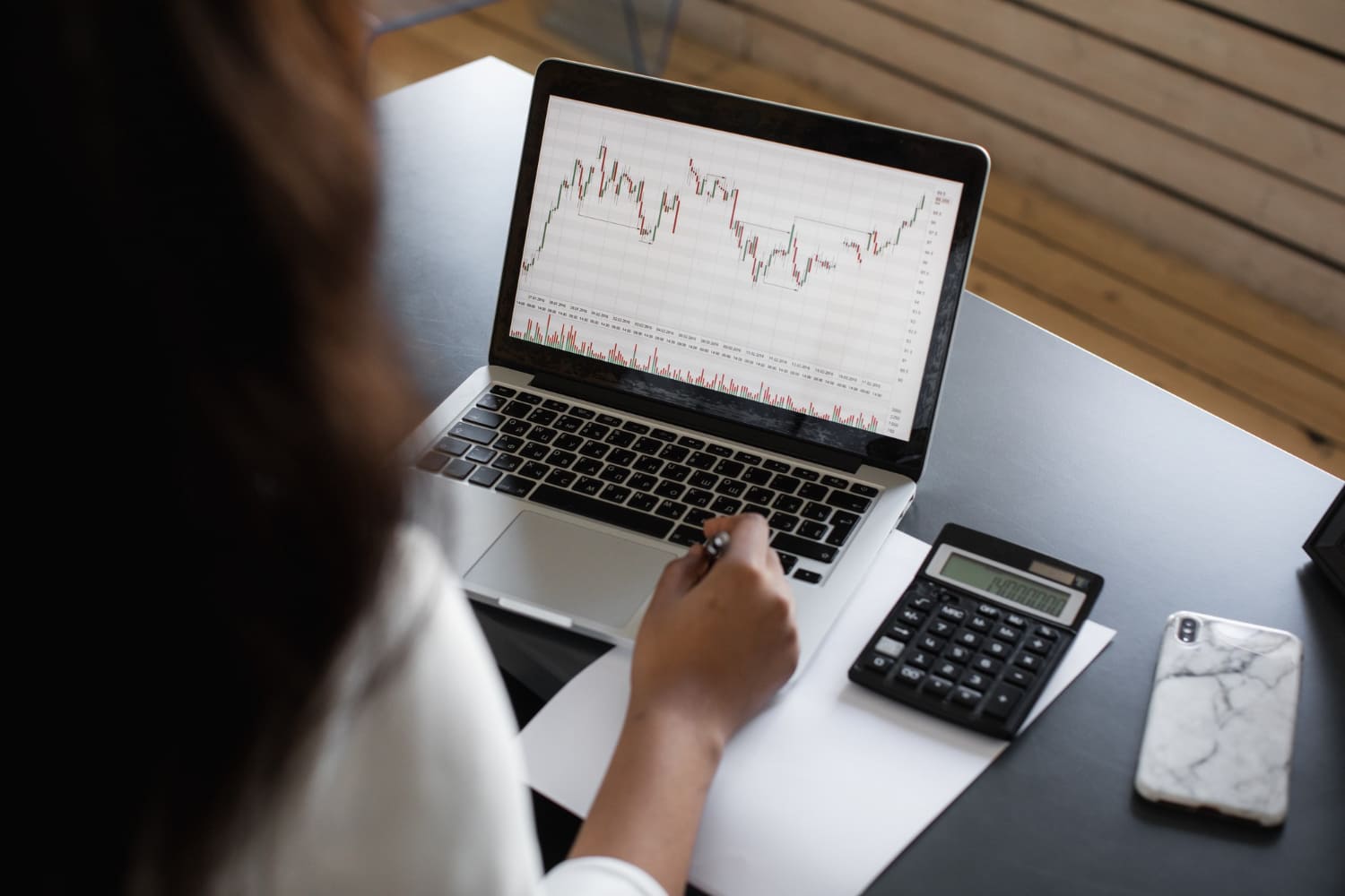 Structured personal budget tracking on digital dashboard